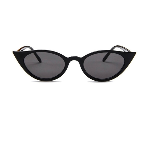 Cute Trendy Cat Eye Sunglasses in Multiple Colors - Picture 2 of 7